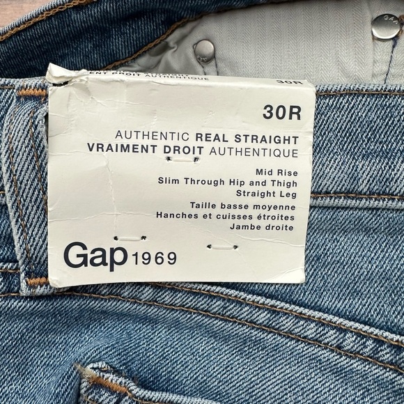 NWT GAP Straight Leg Mid Rise Jean - Picture 8 of 9
